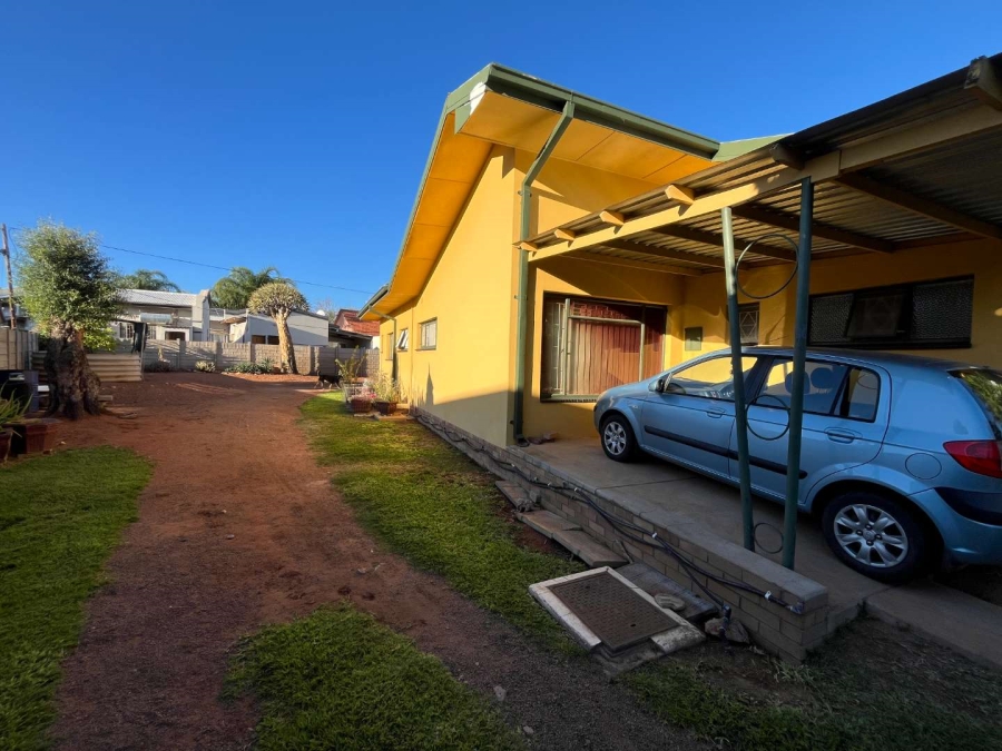 5 Bedroom Property for Sale in Die Rand Northern Cape